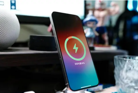 围场苹果15换屏服务分享用什么充电器给iPhone15充电更好 